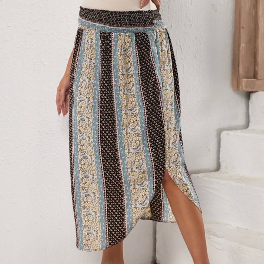 🌼New Plus Floral Print Curved Hem Skirt